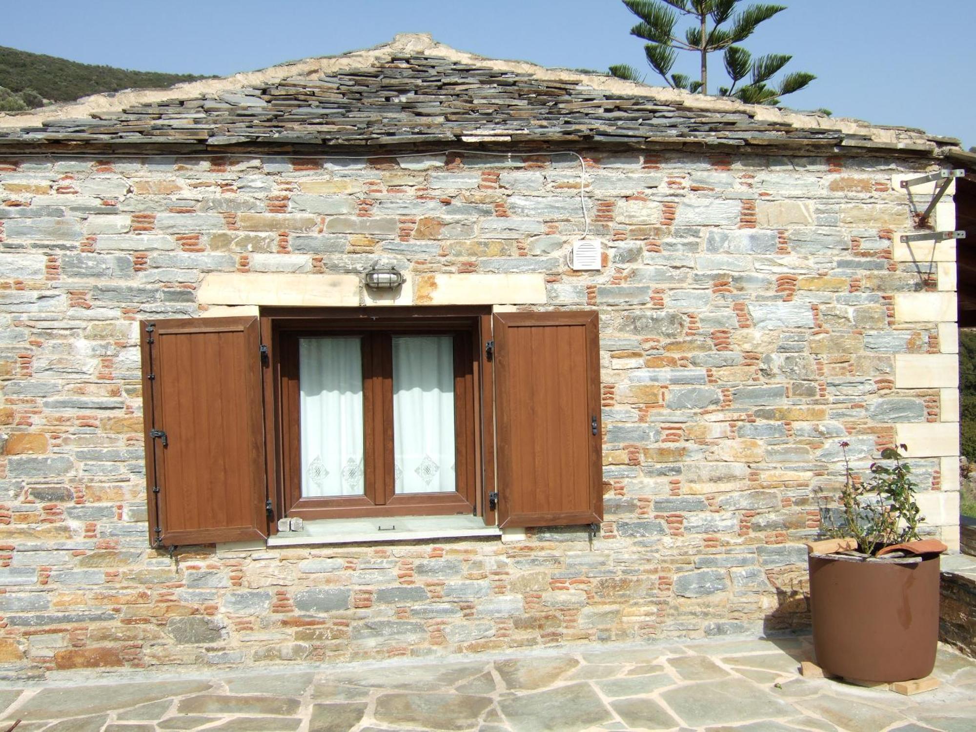 Holiday home Antonis Stone House Zarakes