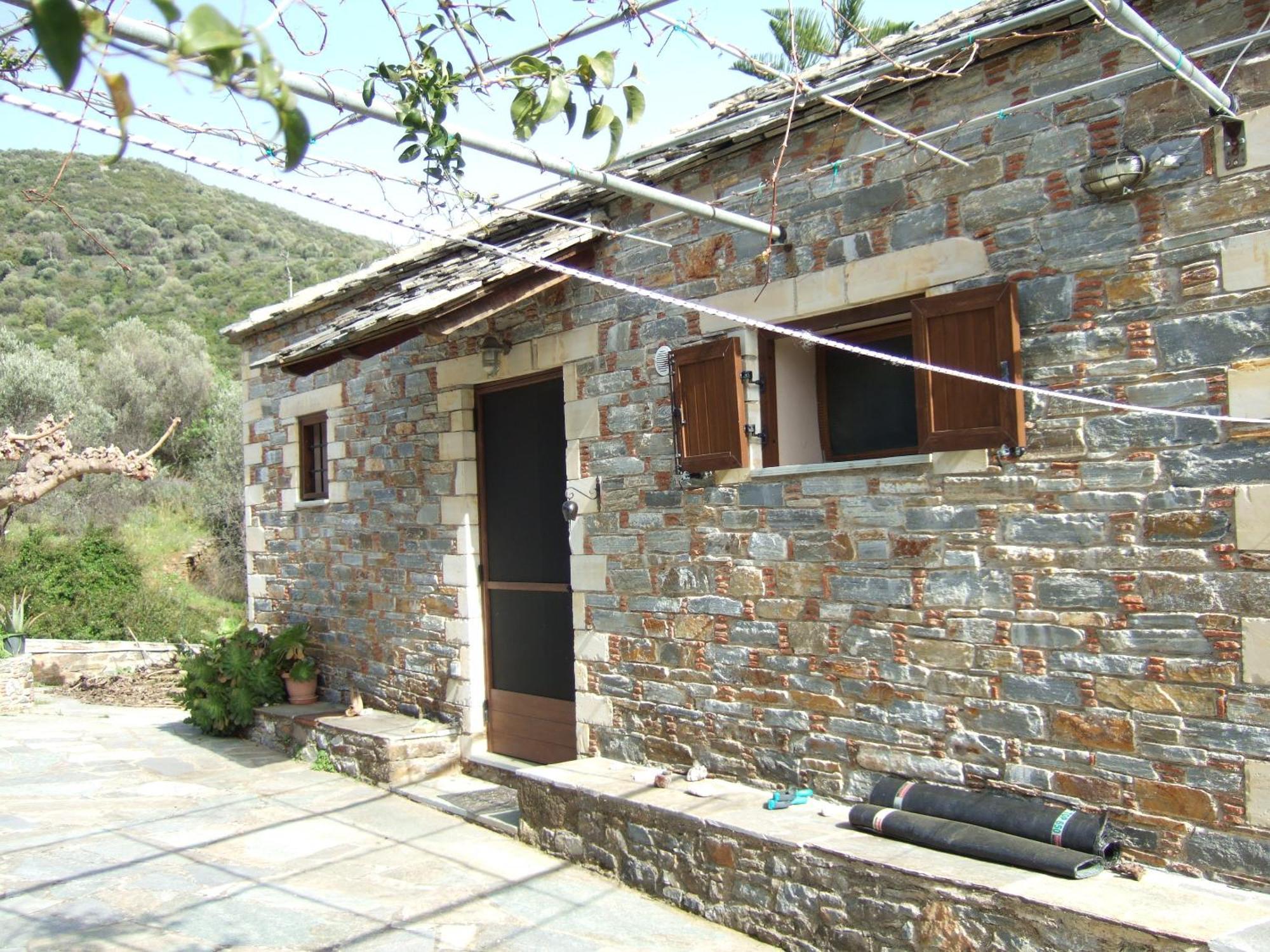 Holiday home Antonis Stone House Zarakes